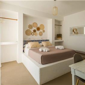 4 bedroom villa with infinity pool, Alcamo, sleeps 6-8